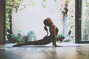 Refuerza su salud con el yoga