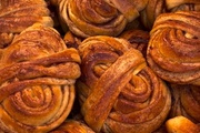 Disfruta rollos de canela en la pastelería Forno Bomba